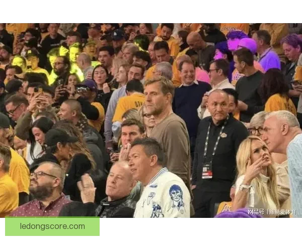 诺维茨基:湖人三大核心球员具备接管比赛能力 季后赛中不可小觑 诺维茨基:湖人三大核心球员具备接管比赛能力 季后赛中不可小觑